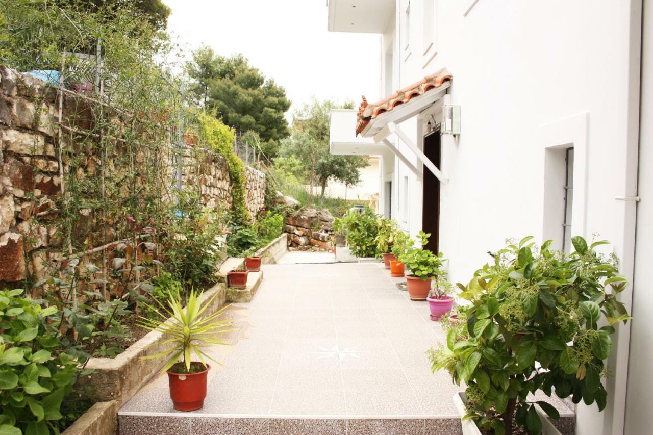 Alexandra'S Apartments ซารานเดอ ภายนอก รูปภาพ