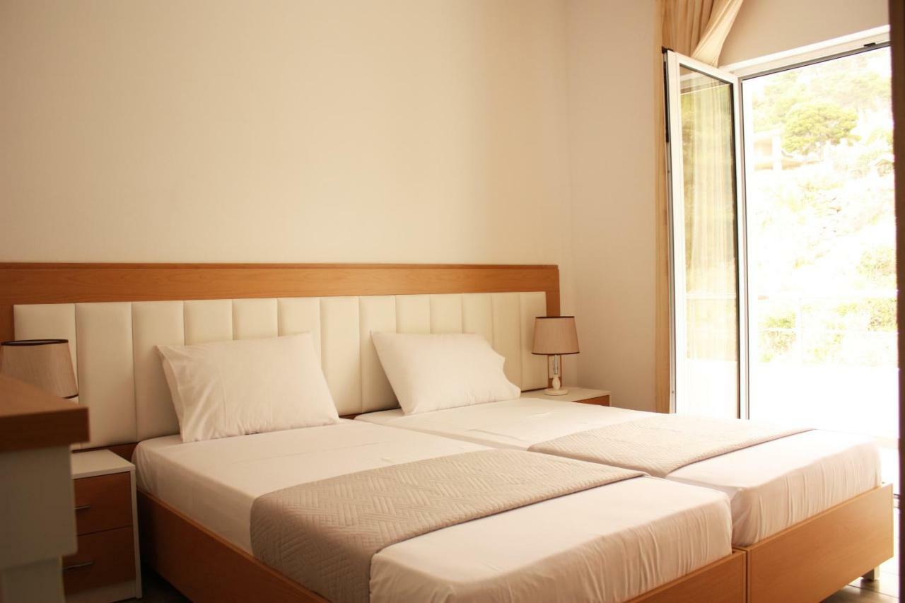 Alexandra'S Apartments ซารานเดอ ภายนอก รูปภาพ