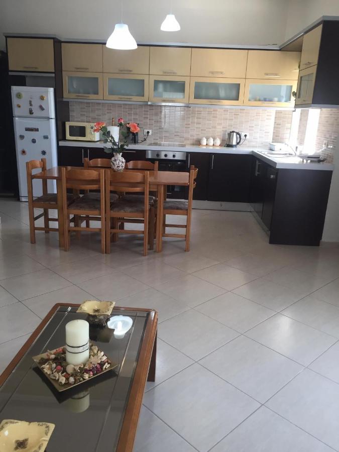 Alexandra'S Apartments ซารานเดอ ภายนอก รูปภาพ